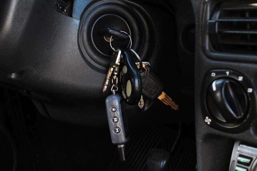 Машина не реагирует на ключ зажигания: где искать причину и как провести первичную диагностику